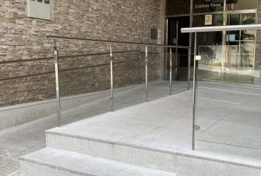 Barandilla acero inoxidable con pletina y cristal