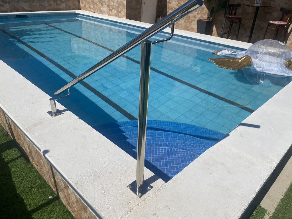 pasamano piscina