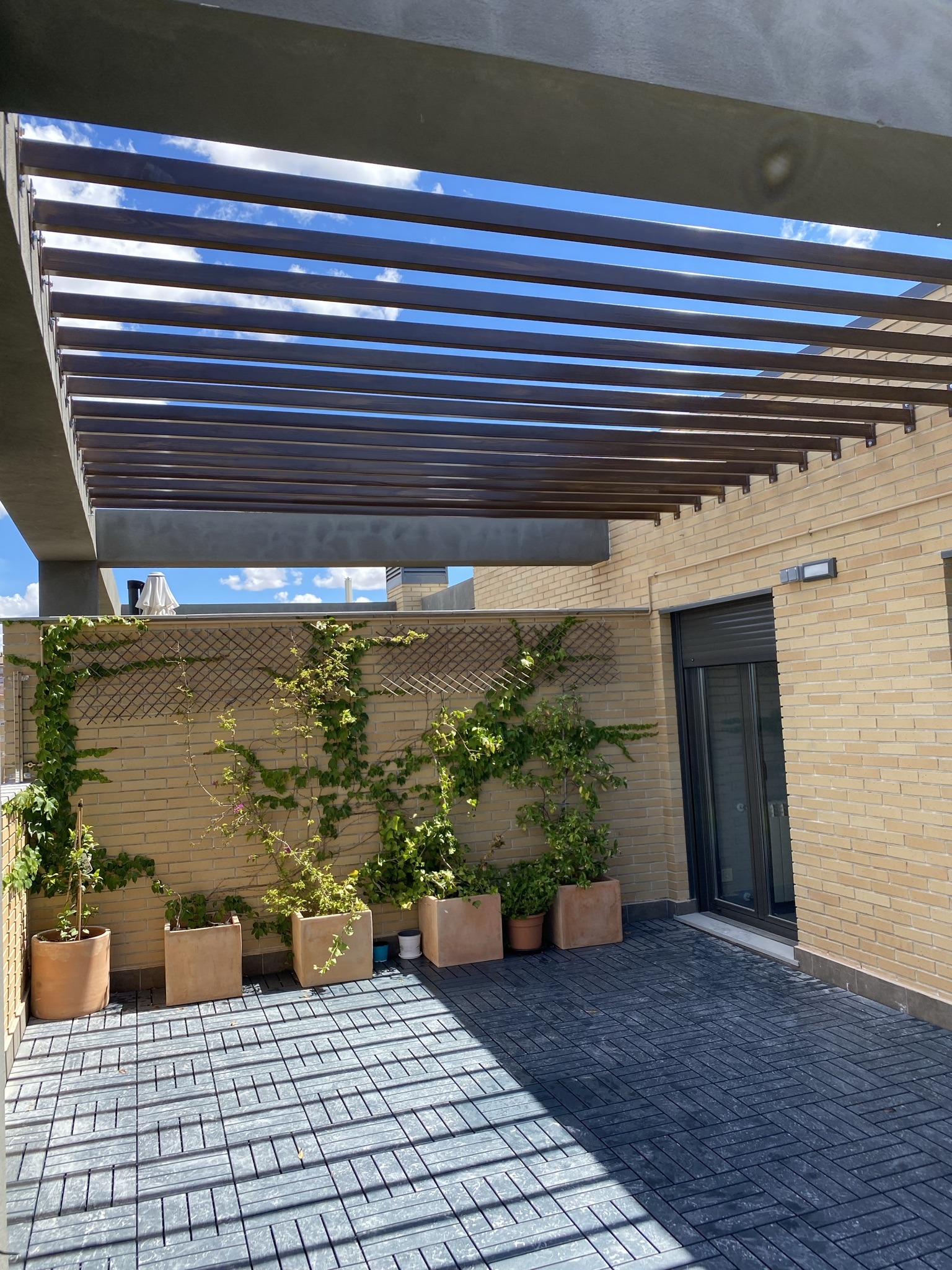 Pergola imitacion madera